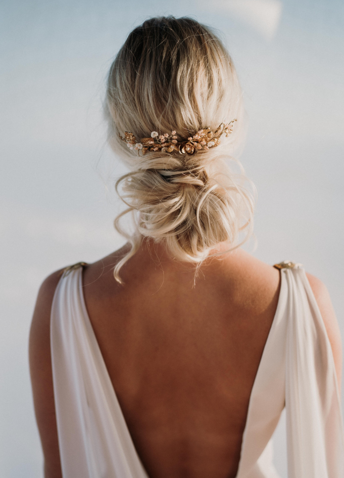 Peigne chignon mariée Maelle avec feuillages perles et fleurs