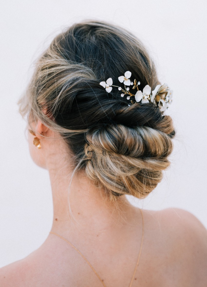 Peigne de mariée Soline avec fleurs feuillages et strass