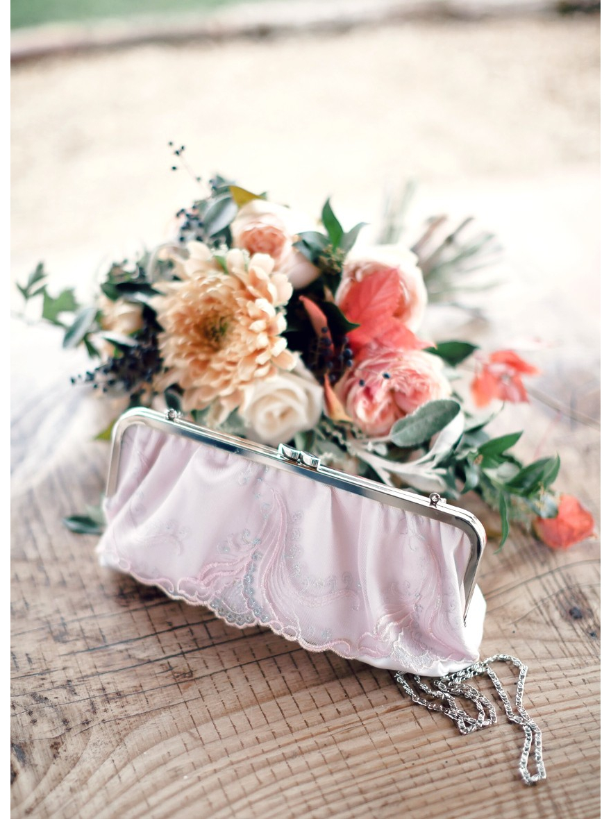 Pochette mariée/sac à main en soie avec dentelle rose