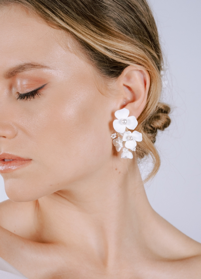 Boucles d'oreilles mariée "Anita" avec fleurs esprit Bridgerton