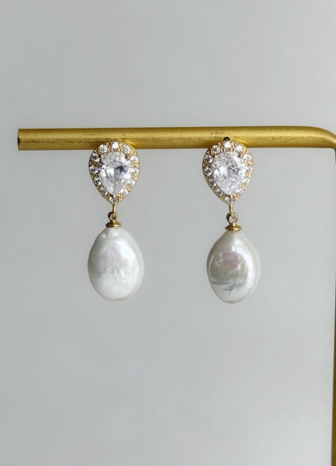 Boucles d'oreilles "Maïa" avec perles d'eau douce et strass