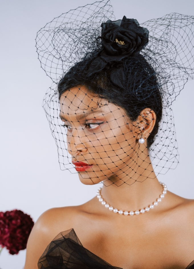 Voilette mariée ou soirée "Camilla" noire avec fleurs de soie